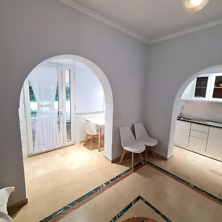 Holiday home Cozy Retreat With Terrace In Golem Golem (Tirana)